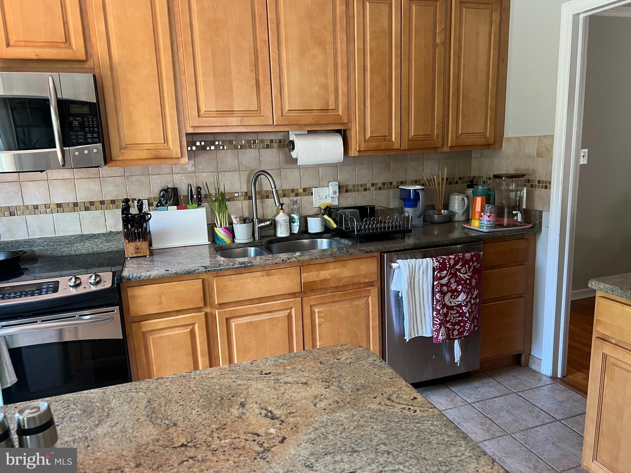 178 Herrontown Road Princeton, NJ 08540 - Photo 4 of 13 Large kitchen with island seating