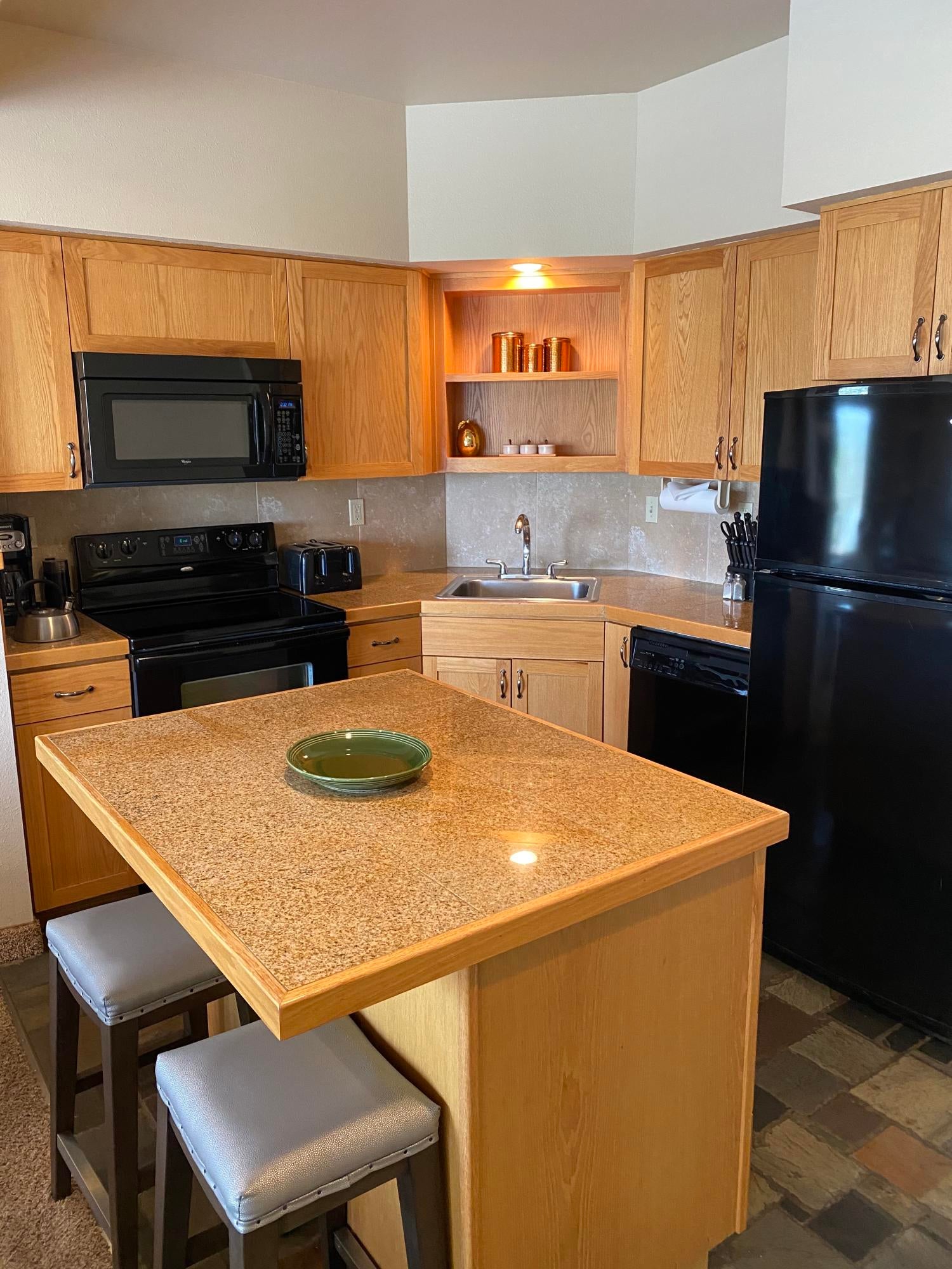 1904 Redtail Hawk Drive, Unit RV49J Redmond, OR 97756 - Photo 5 of 22 IMG_1622