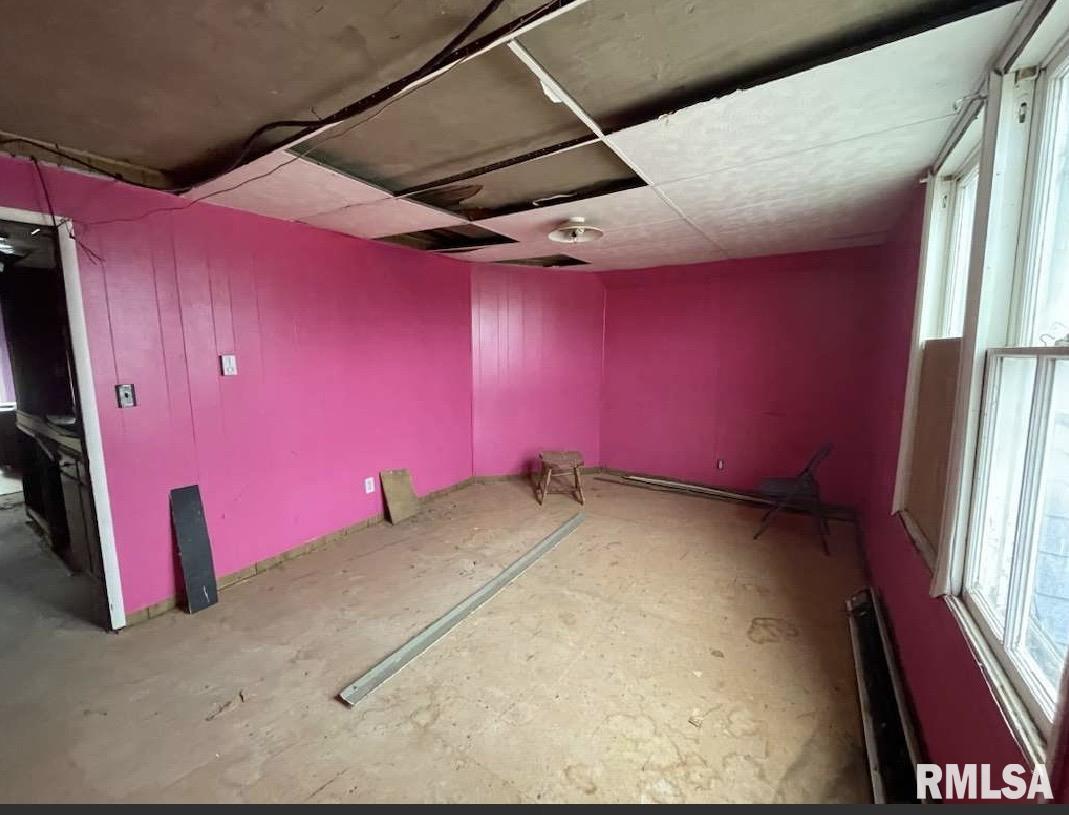 203 East Washington Street Avon, IL 61415 - Photo 18 of 32