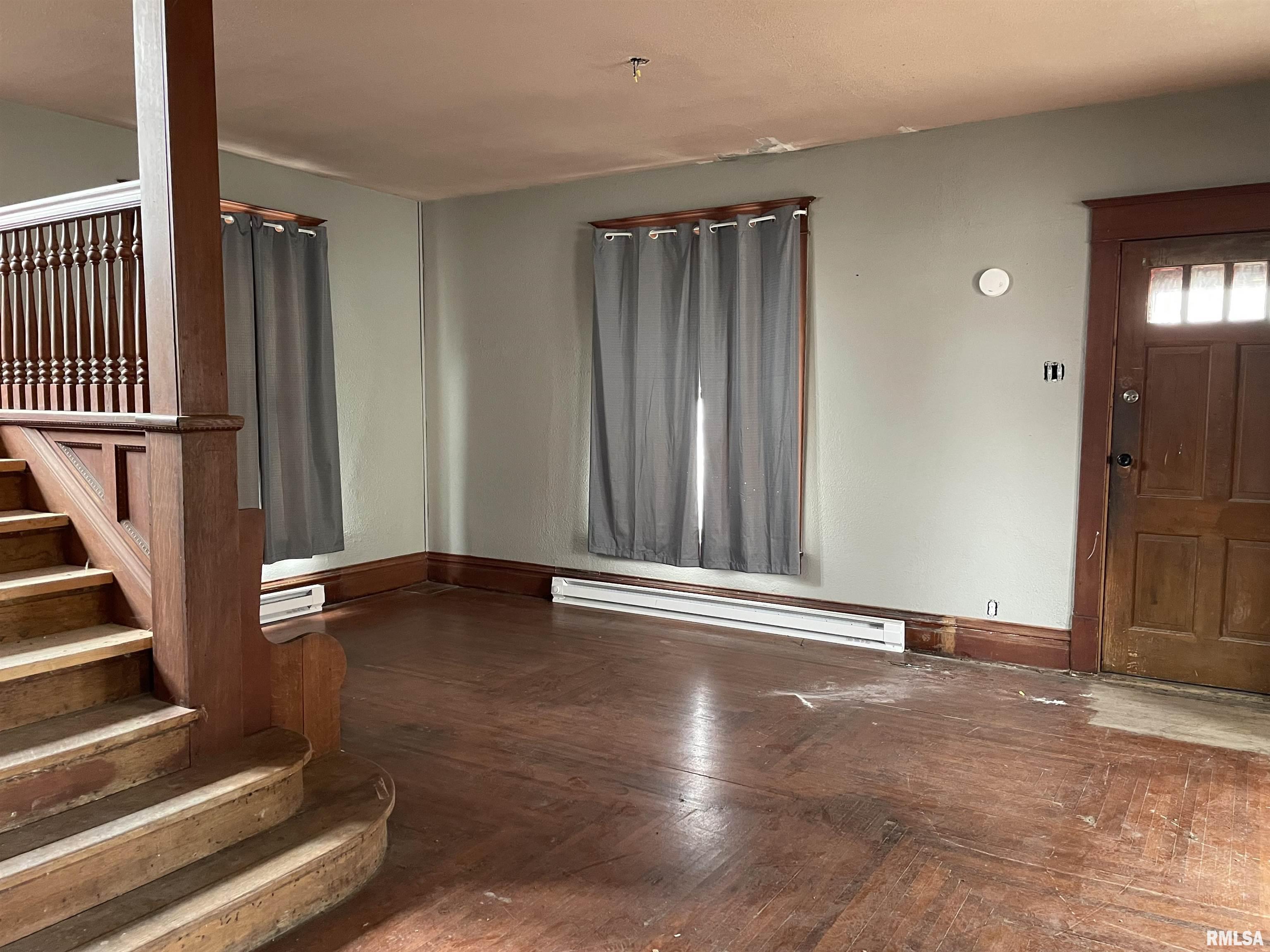 203 East Washington Street Avon, IL 61415 - Photo 4 of 32