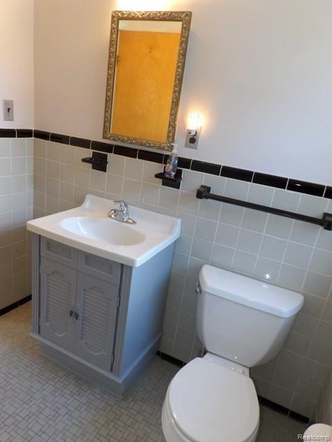 14841 Champaign Road Allen Park, MI 48101 - Photo 30 of 41 30. WOOD VANITY WITH ONE PIECE MOLDED SINK!
