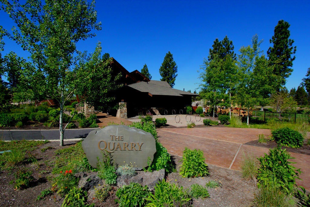 56569 Sunstone Loop Bend, OR 97707 - Photo 12 of 16 12