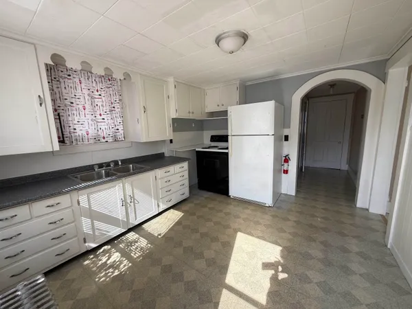 $1,200 | 38 Jefferson Street, Laconia, NH 03246