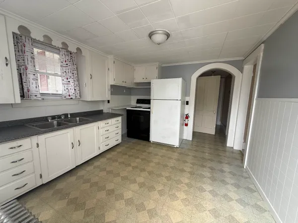 $1,200 | 38 Jefferson Street, Laconia, NH 03246