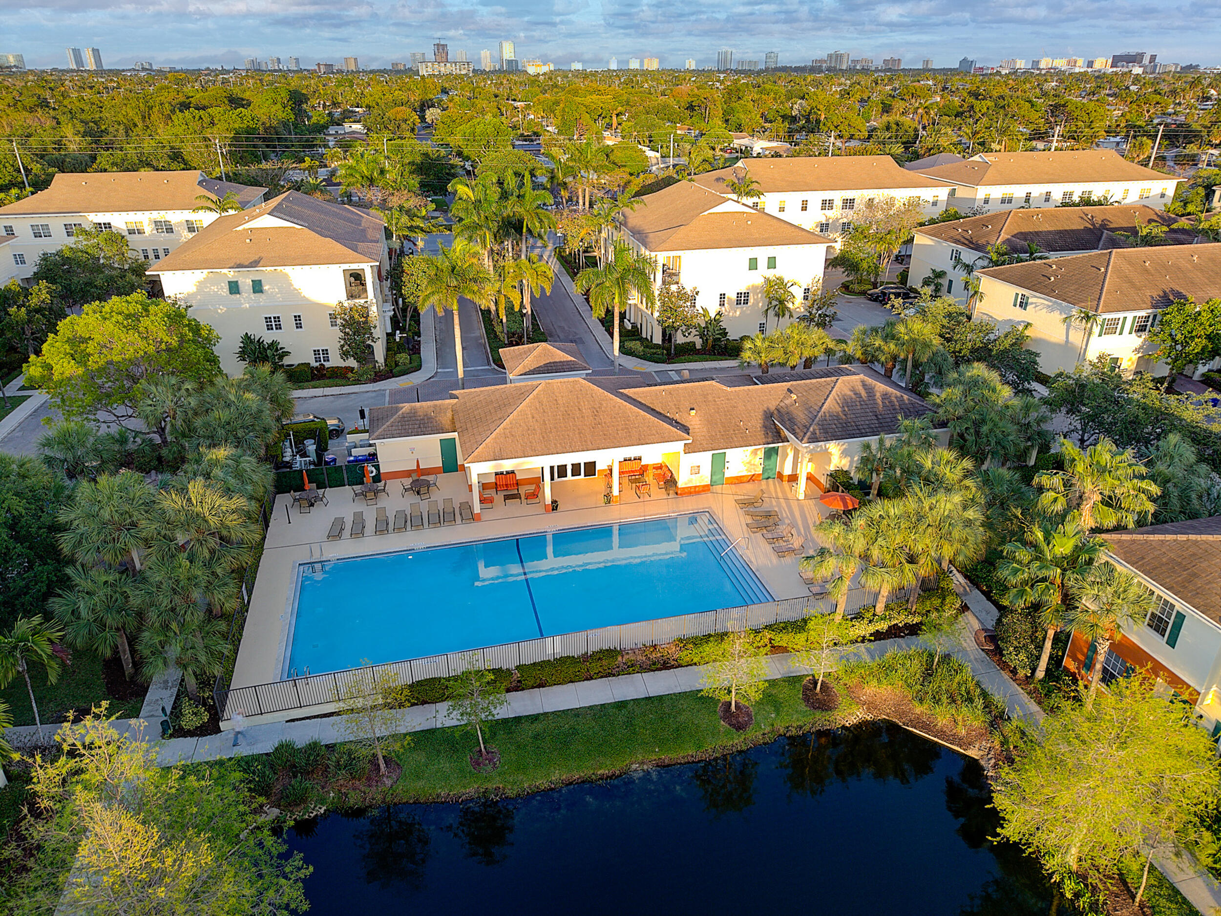 704 Southwest 2nd Way Pompano Beach, FL 33060 - Photo 4 of 34 28