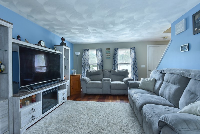 42 Remy Circle Warwick, RI 02886 - Photo 11 of 37 Living room