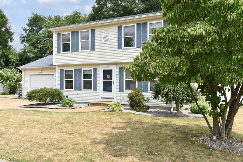42 Remy Circle Warwick, RI 02886 - Photo 3 of 37