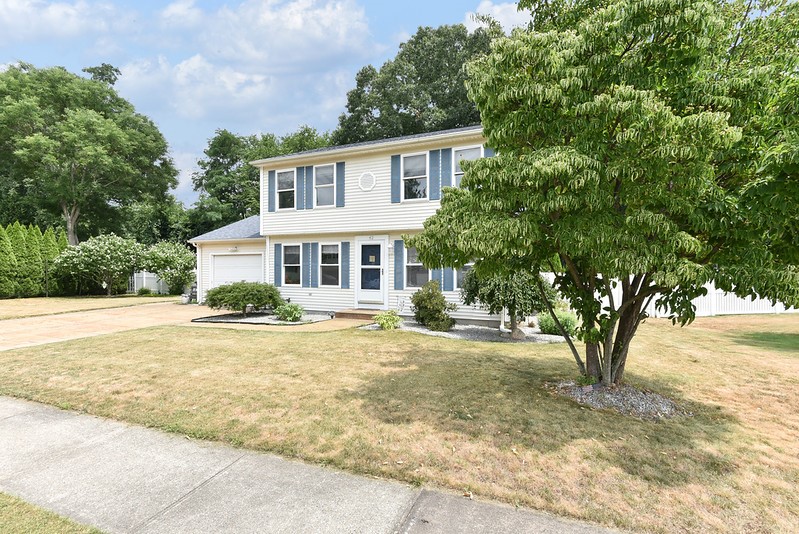 42 Remy Circle Warwick, RI 02886 - Photo 4 of 37