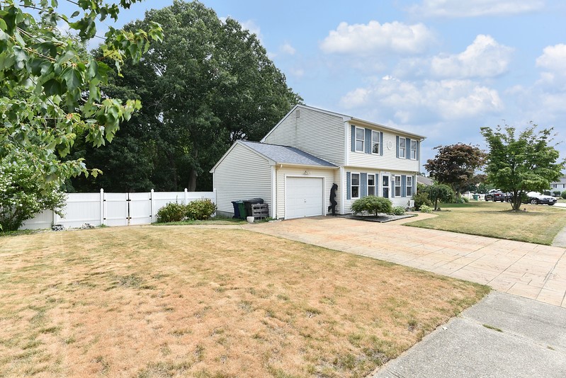 42 Remy Circle Warwick, RI 02886 - Photo 5 of 37