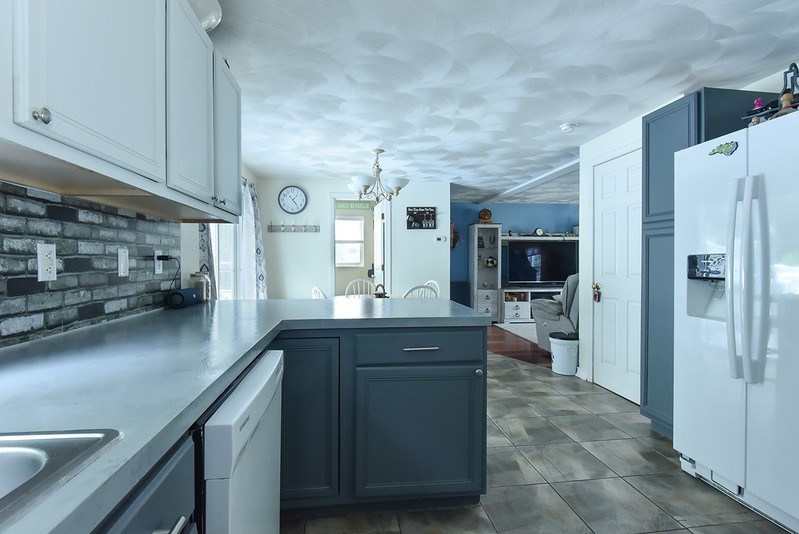42 Remy Circle Warwick, RI 02886 - Photo 8 of 37