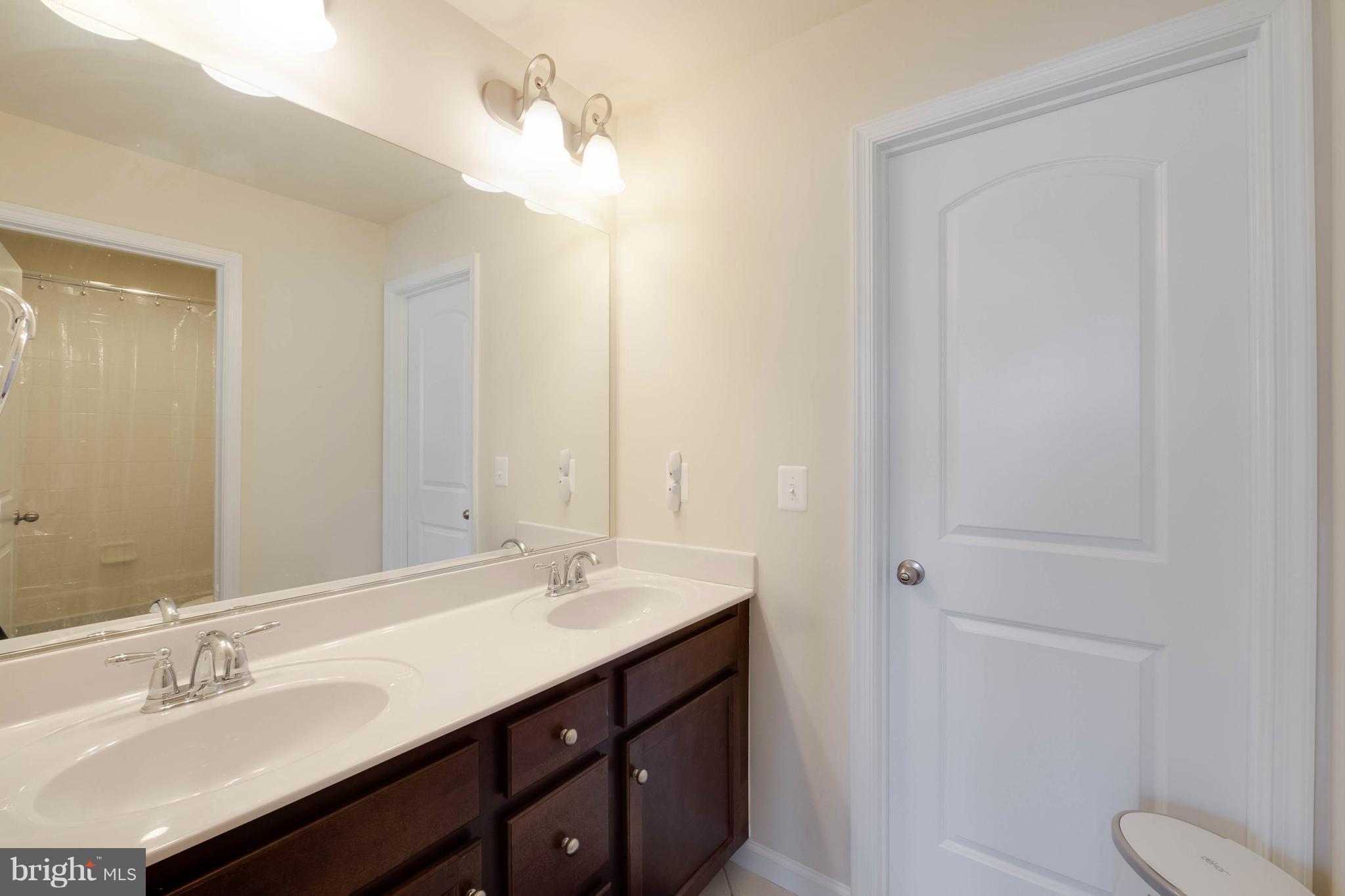 1227 Brittle Ridge Road Warrenton, VA 20187 - Photo 21 of 30 Upstairs Hallway Bath