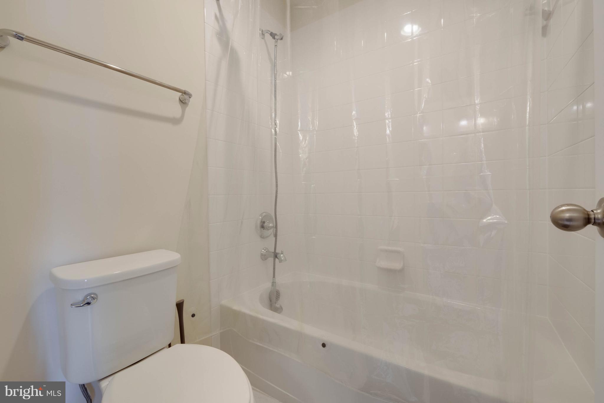 1227 Brittle Ridge Road Warrenton, VA 20187 - Photo 22 of 30 Upstairs Hallway Bath