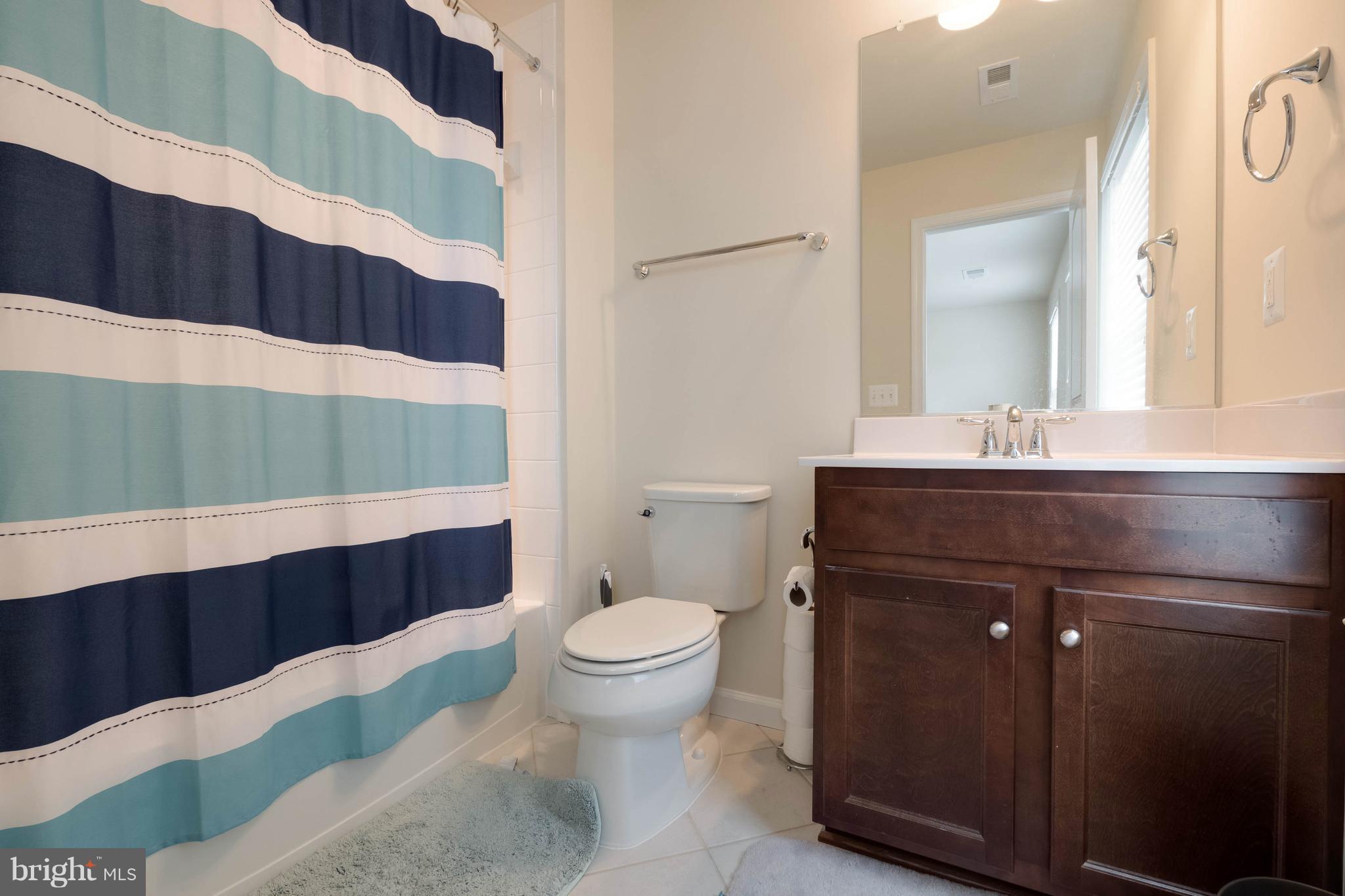 1227 Brittle Ridge Road Warrenton, VA 20187 - Photo 24 of 30 Upstairs Bathroom
