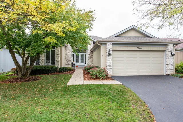 $349,500 | 3068 North Southern Hills Drive, Wadsworth, IL 60083