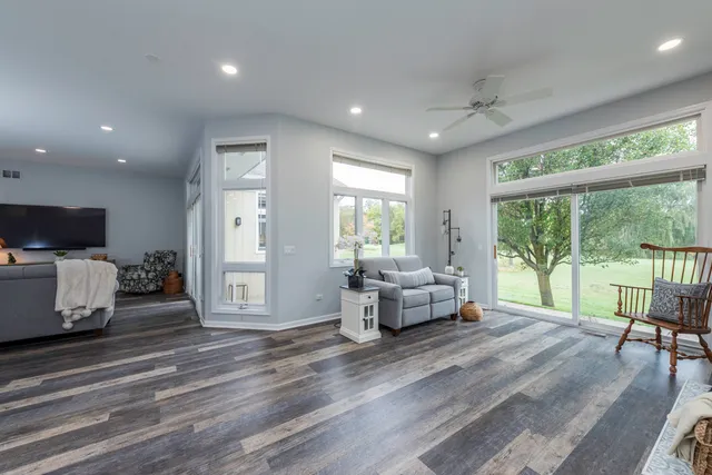 $349,500 | 3068 North Southern Hills Drive, Wadsworth, IL 60083