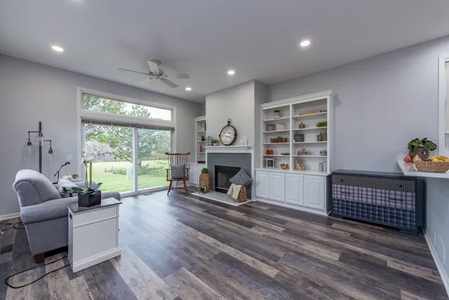 $349,500 | 3068 North Southern Hills Drive, Wadsworth, IL 60083