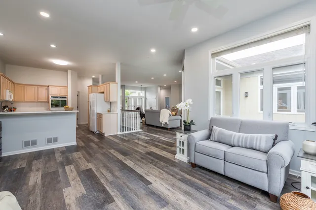 $349,500 | 3068 North Southern Hills Drive, Wadsworth, IL 60083