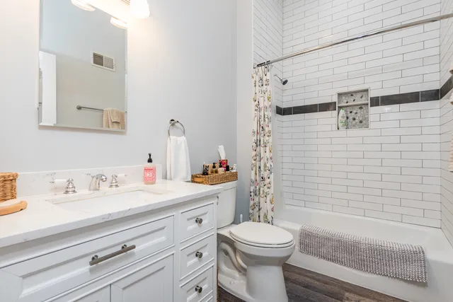 $349,500 | 3068 North Southern Hills Drive, Wadsworth, IL 60083