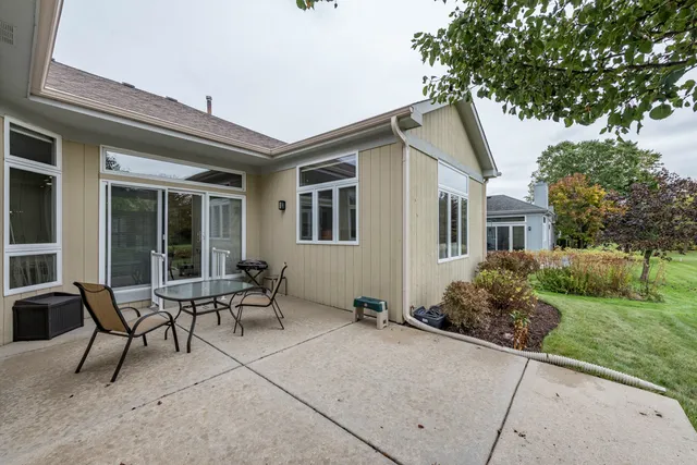 $349,500 | 3068 North Southern Hills Drive, Wadsworth, IL 60083