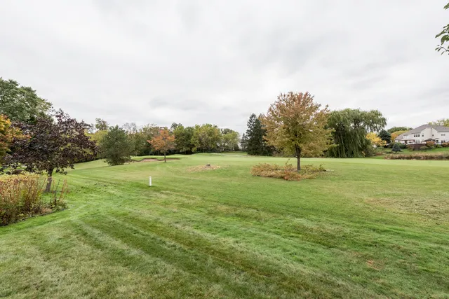 $349,500 | 3068 North Southern Hills Drive, Wadsworth, IL 60083