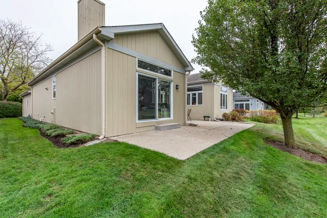 $349,500 | 3068 North Southern Hills Drive, Wadsworth, IL 60083