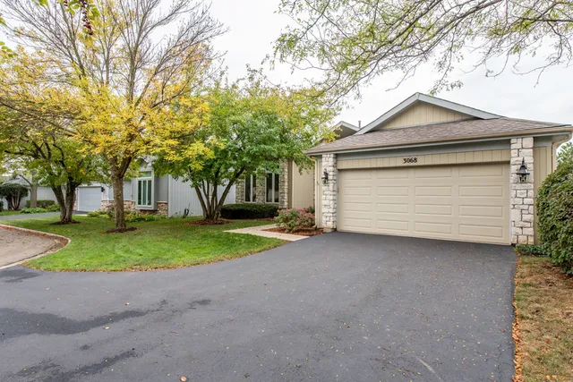 $349,500 | 3068 North Southern Hills Drive, Wadsworth, IL 60083