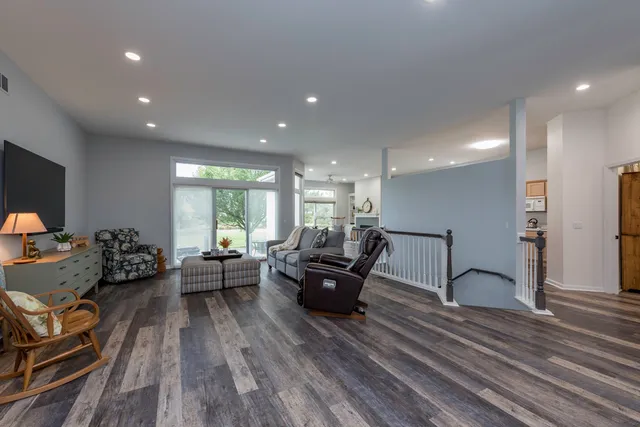 $349,500 | 3068 North Southern Hills Drive, Wadsworth, IL 60083