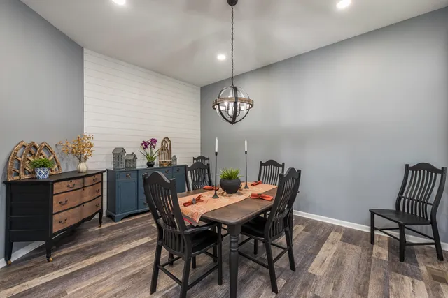 $349,500 | 3068 North Southern Hills Drive, Wadsworth, IL 60083