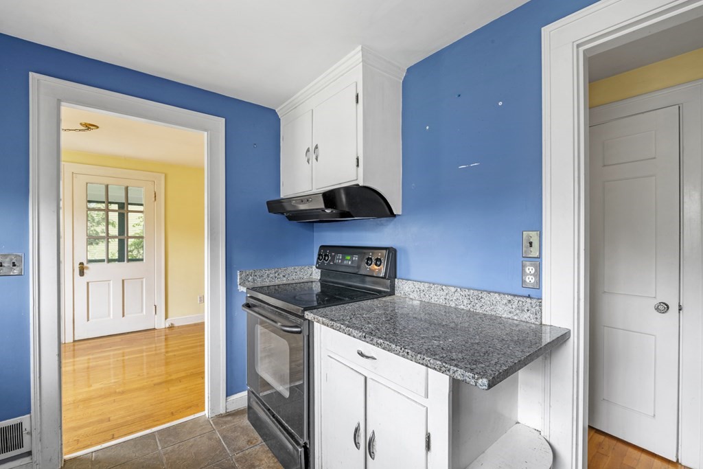 24 Hereford Road Marblehead, MA 01945 - Photo 16 of 34 Gallery Image 16