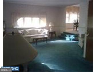 28 Supawna Road Pennsville, NJ 08070 - Photo 2 of 6 Living Room