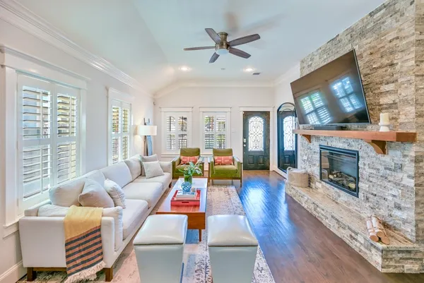 $845,000 | 1122 East 23rd Street, Houston, TX 77009