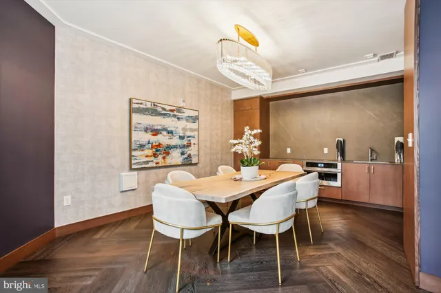 $850,000 | 625 Slaters Lane, Unit 407, Alexandria, VA 22314