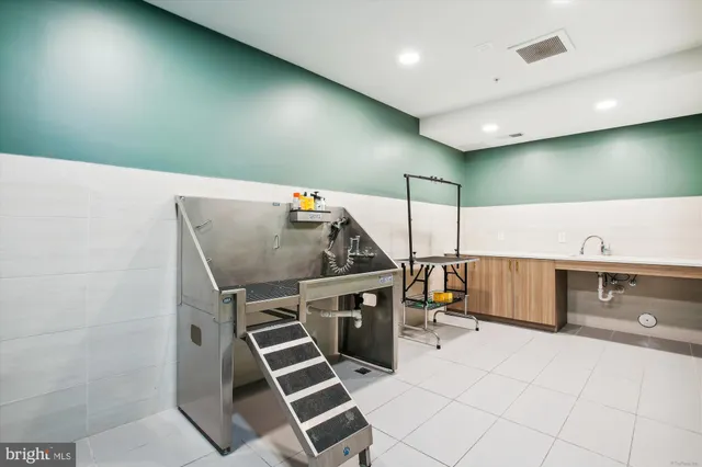 $850,000 | 625 Slaters Lane, Unit 407, Alexandria, VA 22314