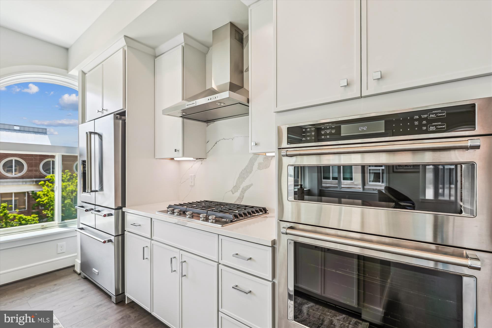 625 Slaters Lane, Unit 407 Alexandria, VA 22314 - Photo 8 of 42 Luxury appliances give a true culinary experience