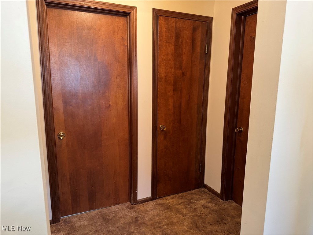 281 Shields Road Youngstown, OH 44512 - Photo 21 of 33 View of corridor