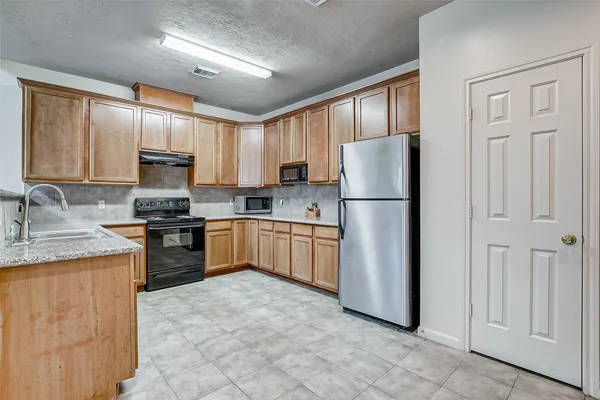 $2,200 | 3742 East Ashford Villa Lane, Houston, TX 77082