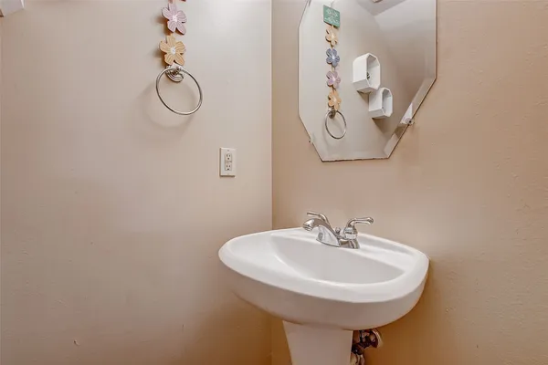 $2,200 | 3742 East Ashford Villa Lane, Houston, TX 77082