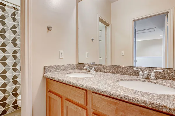$2,200 | 3742 East Ashford Villa Lane, Houston, TX 77082