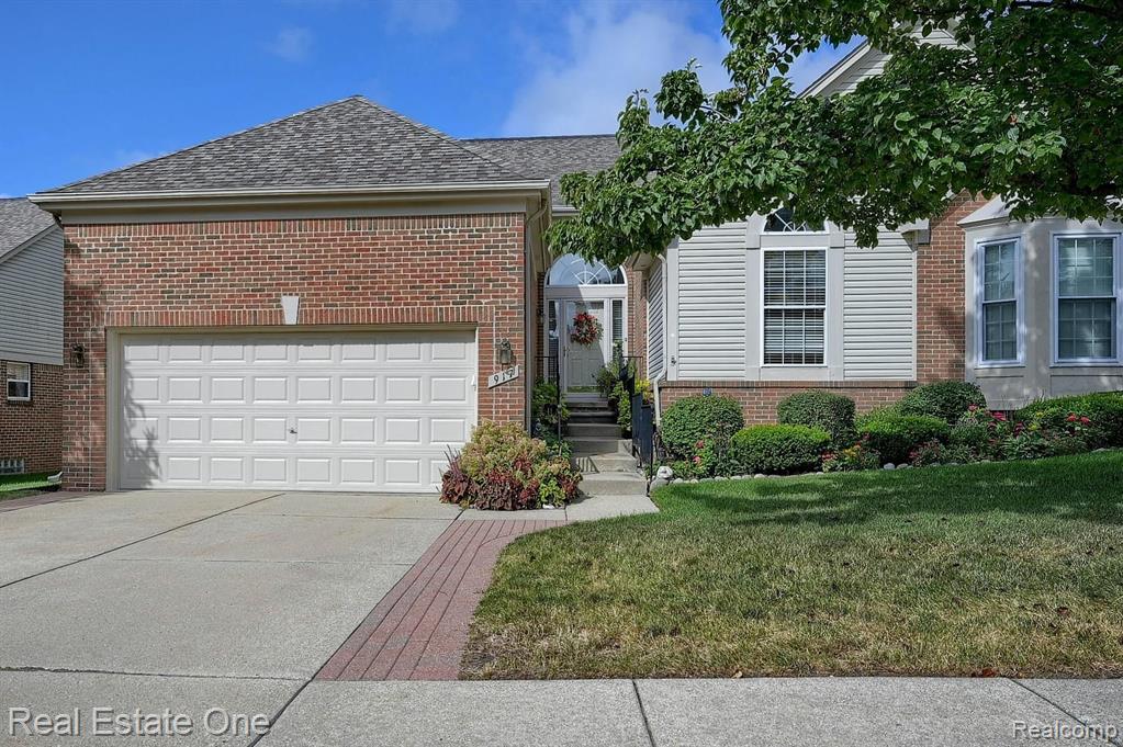 917 Churchill Circle, Unit 63 Rochester, MI 48307 - Photo 1 of 30