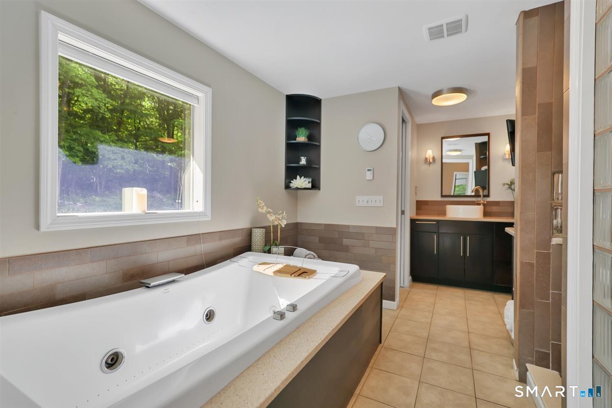 122 Ridgeview Circle Guilford, CT 06437 - Photo 13 of 40 Master bath with a jetted stream with lights (chroma-therapy) tub. Enjoy the air jet massage alongside lights to recreate a relaxing spa-like experience.