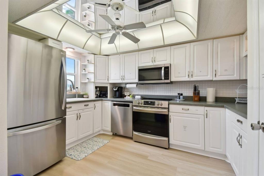314 Windrush Boulevard, Unit 13 Indian Rocks Beach, FL 33785 - Photo 12 of 54