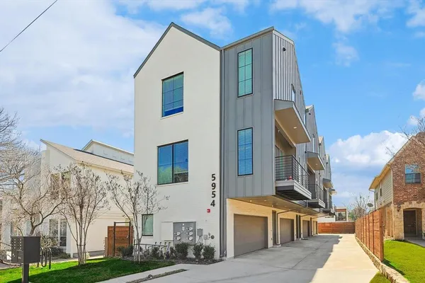 $3,300 | 5954 Lewis Street, Unit 104, Dallas, TX 75206