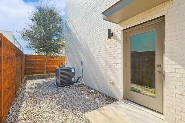 $3,300 | 5954 Lewis Street, Unit 104, Dallas, TX 75206