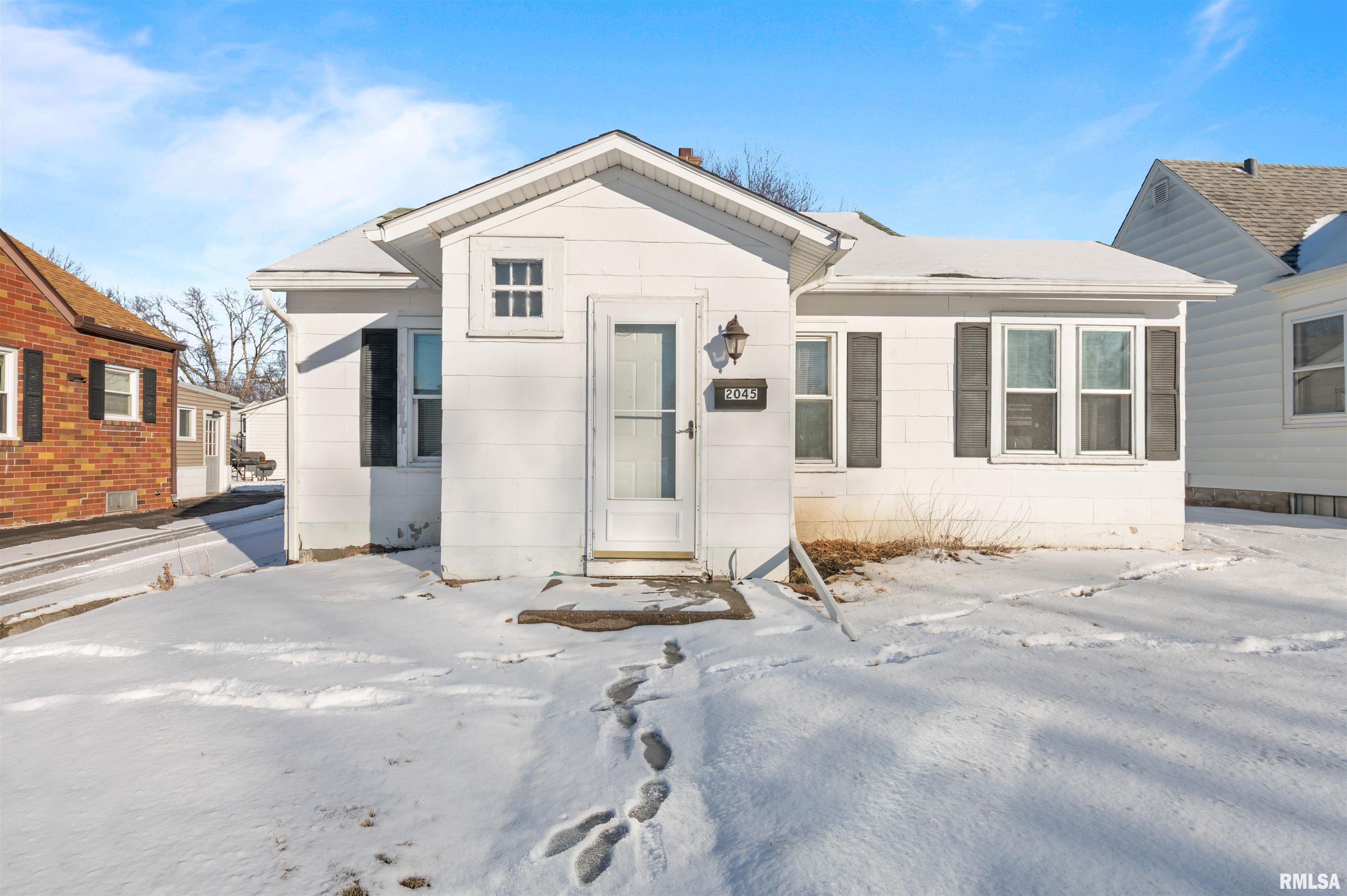 2045 42nd Street Rock Island, IL 61201 - Photo 1 of 12