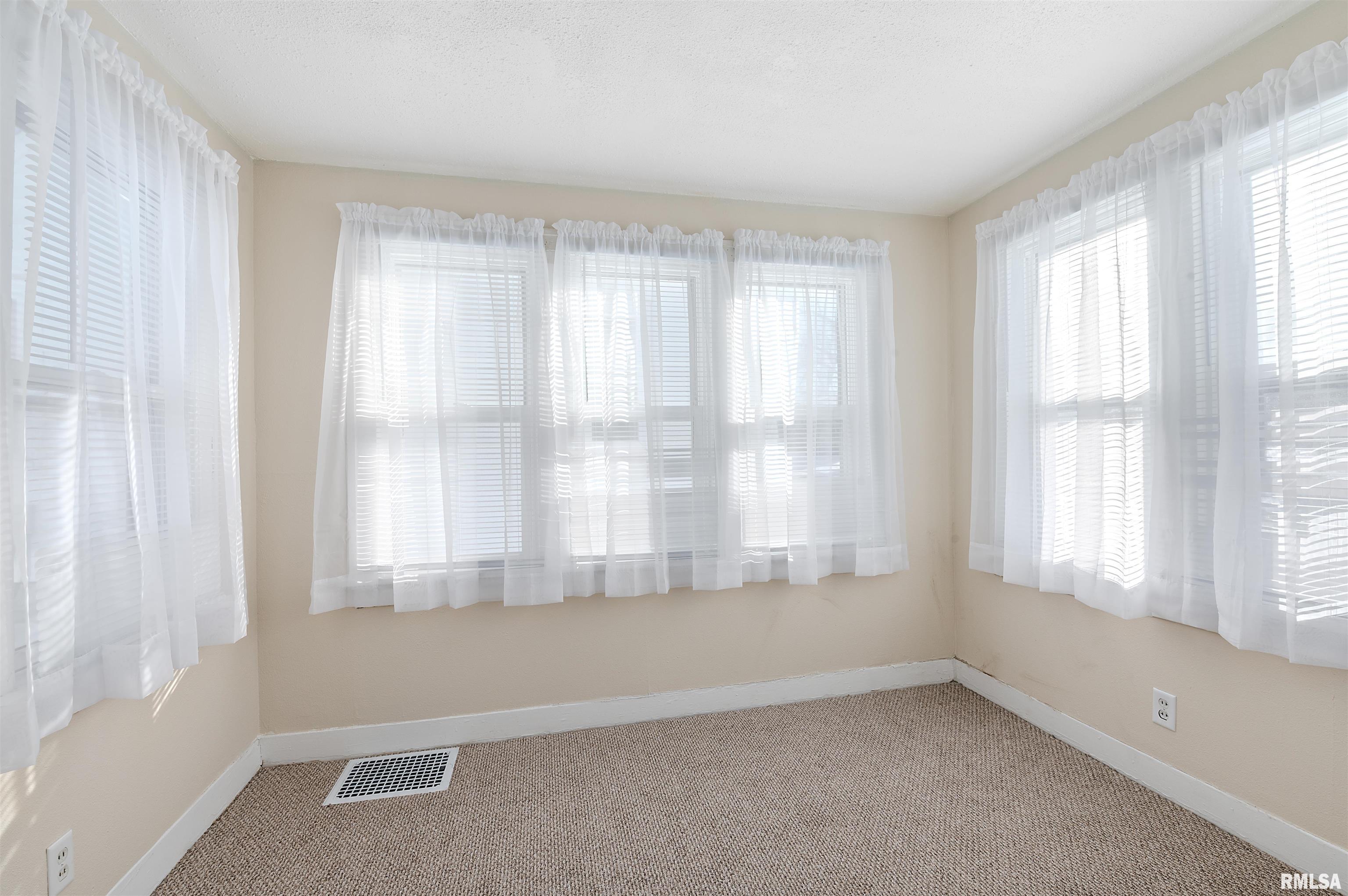 2045 42nd Street Rock Island, IL 61201 - Photo 6 of 12