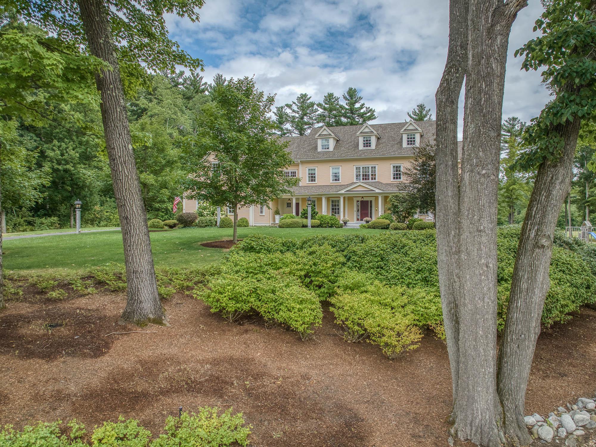 12 Read Lane Hollis, NH 03049 - Photo 1 of 40