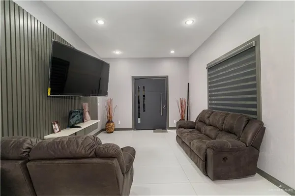 $1,950 | 814 Cimarron Drive, Mission, TX 78572