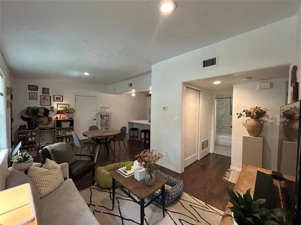 $2,250 | 816 Northeast 9 Avenue, Gainesville, FL 32601