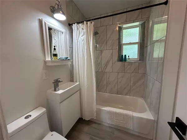 $2,250 | 816 Northeast 9 Avenue, Gainesville, FL 32601