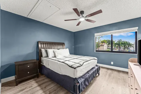 $225,000 | 508 Shady Pine Way, Unit D2, Greenacres, FL 33415